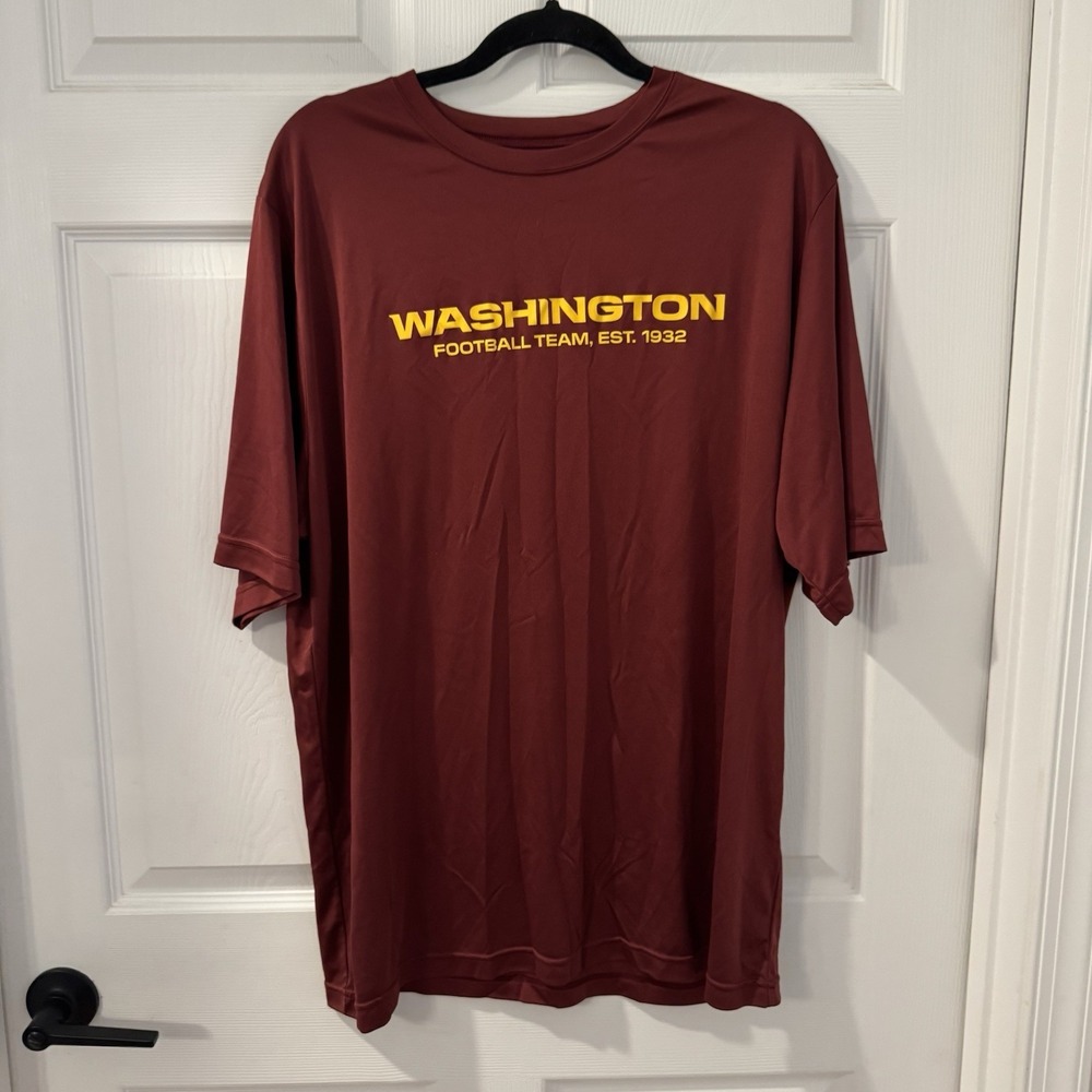 Washington Football Team T-Shirt Men's 2XL Short Sleeves Game‎ Day Give Away